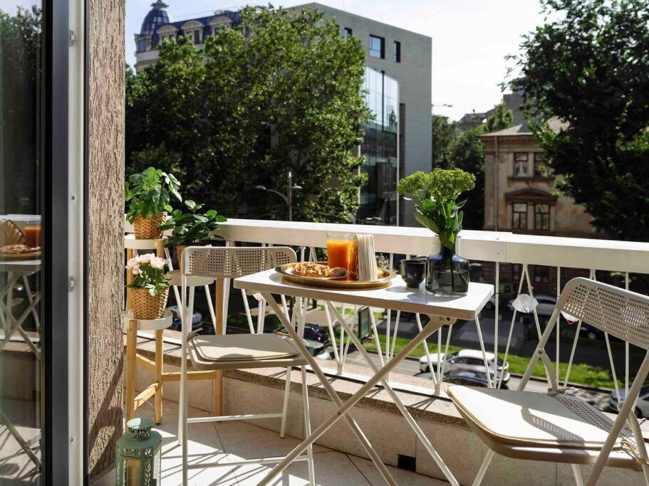 Bright 2Br Apartment - Top Location - City Balcony Бухарест Экстерьер фото
