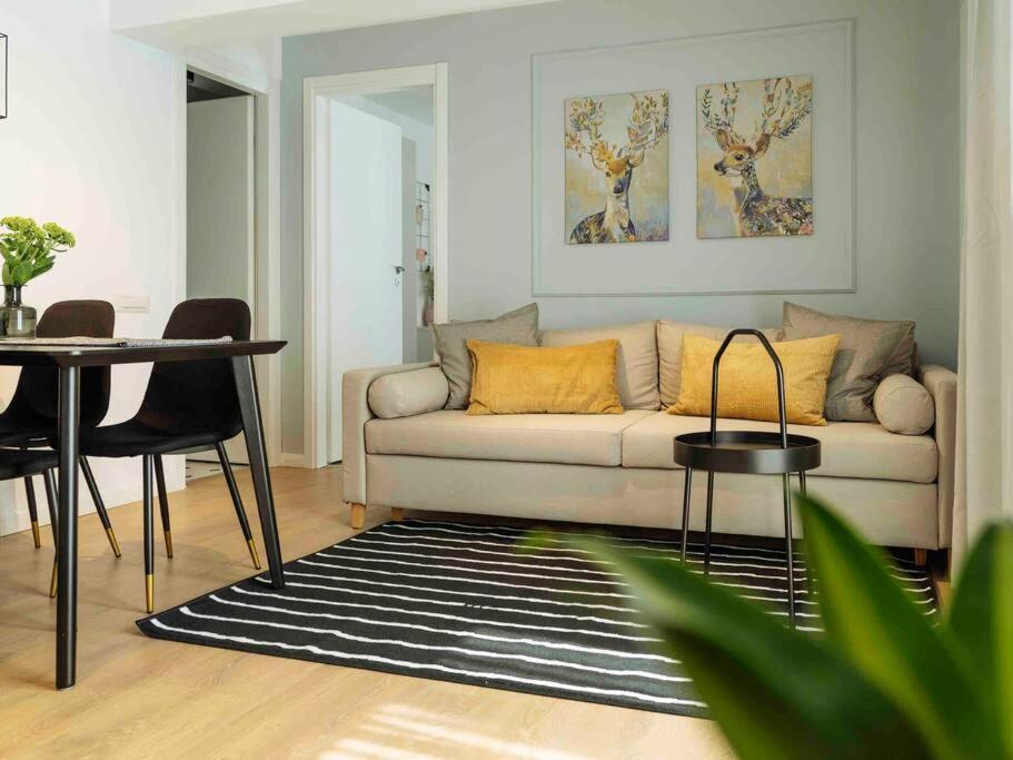 Bright 2Br Apartment - Top Location - City Balcony Бухарест Экстерьер фото
