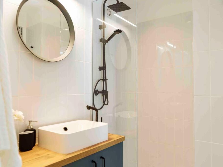 Bright 2Br Apartment - Top Location - City Balcony Бухарест Экстерьер фото