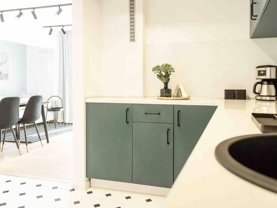 Bright 2Br Apartment - Top Location - City Balcony Бухарест Экстерьер фото
